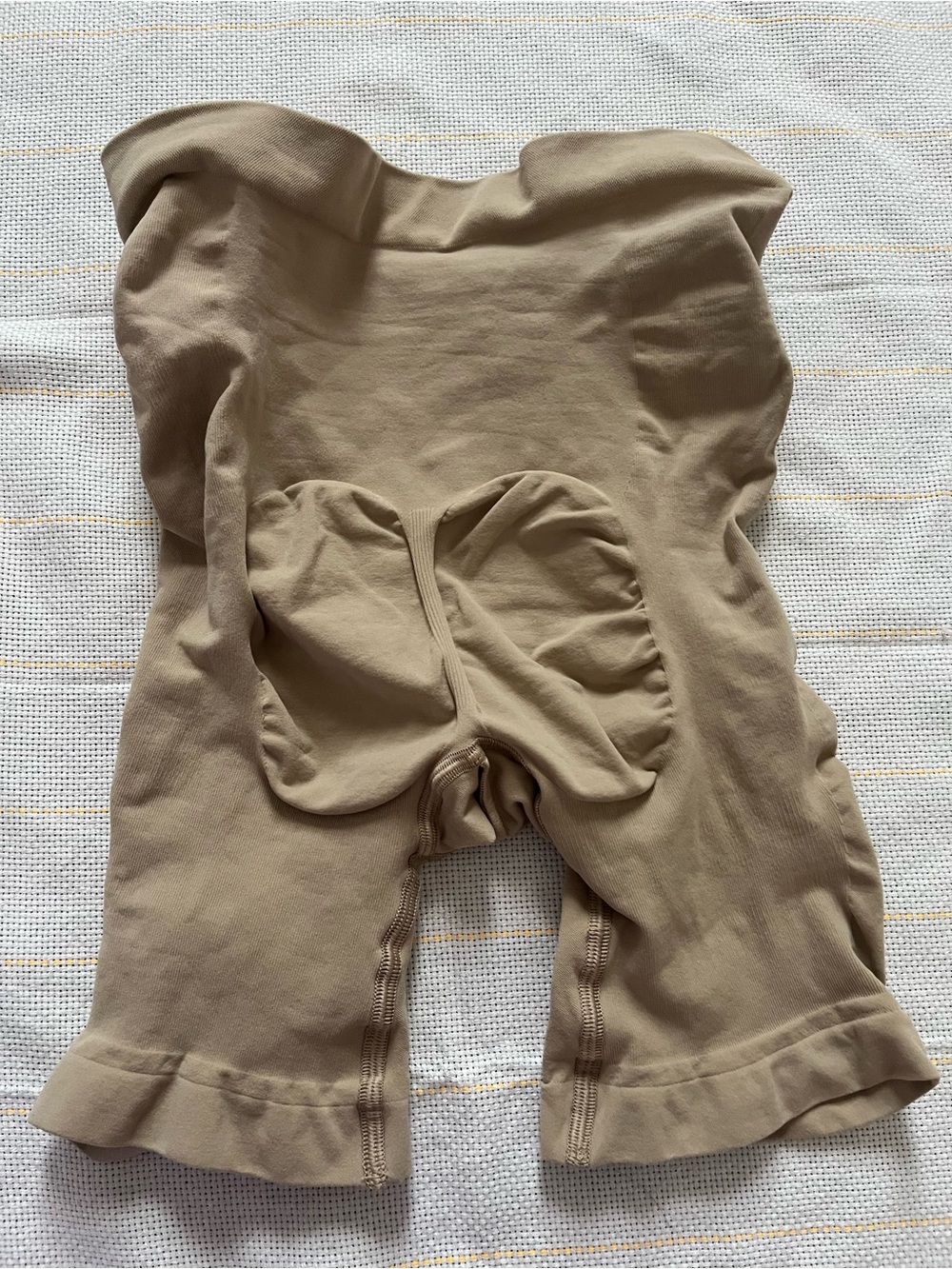 NWOT SKIMS Seamless Sculpting Mid Thigh Short Clay - Picture 4 of 6
